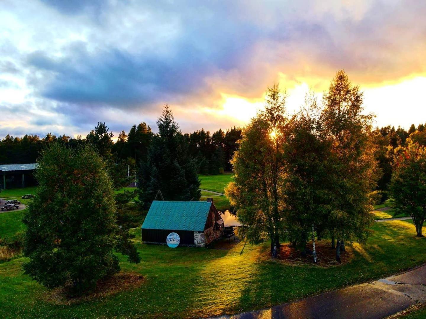 Badaguish Forest Lodges And Camping Pods Aviemore Exterior photo
